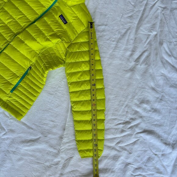 Patagonia Down Sweater Jacket/ Neon Green w Teal Lining / Women LG / LIKE NEW! - Picture 6 of 13